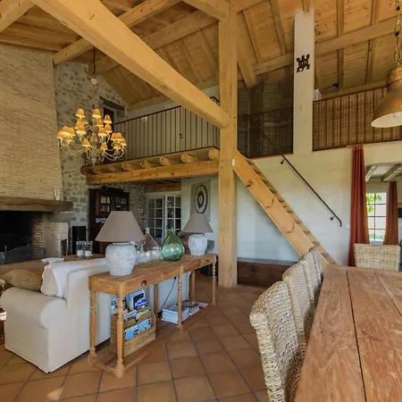 Nyaraló Family Chateau Retreat