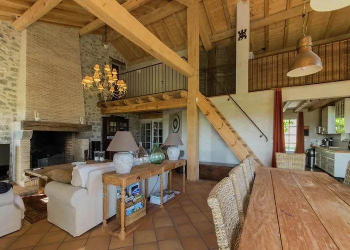 בית נופש Family Chateau Retreat